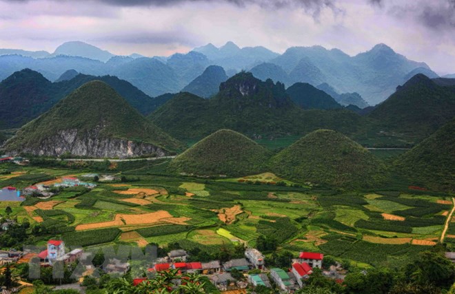 Toàn cảnh vẻ đẹp hùng vĩ của Hà Giang những ngày vào hạ - Ảnh 1.