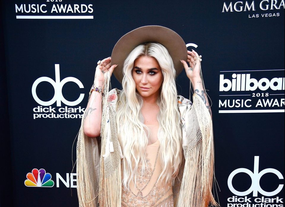 Những thảm họa thời trang tại Billboard Music Awards 2018