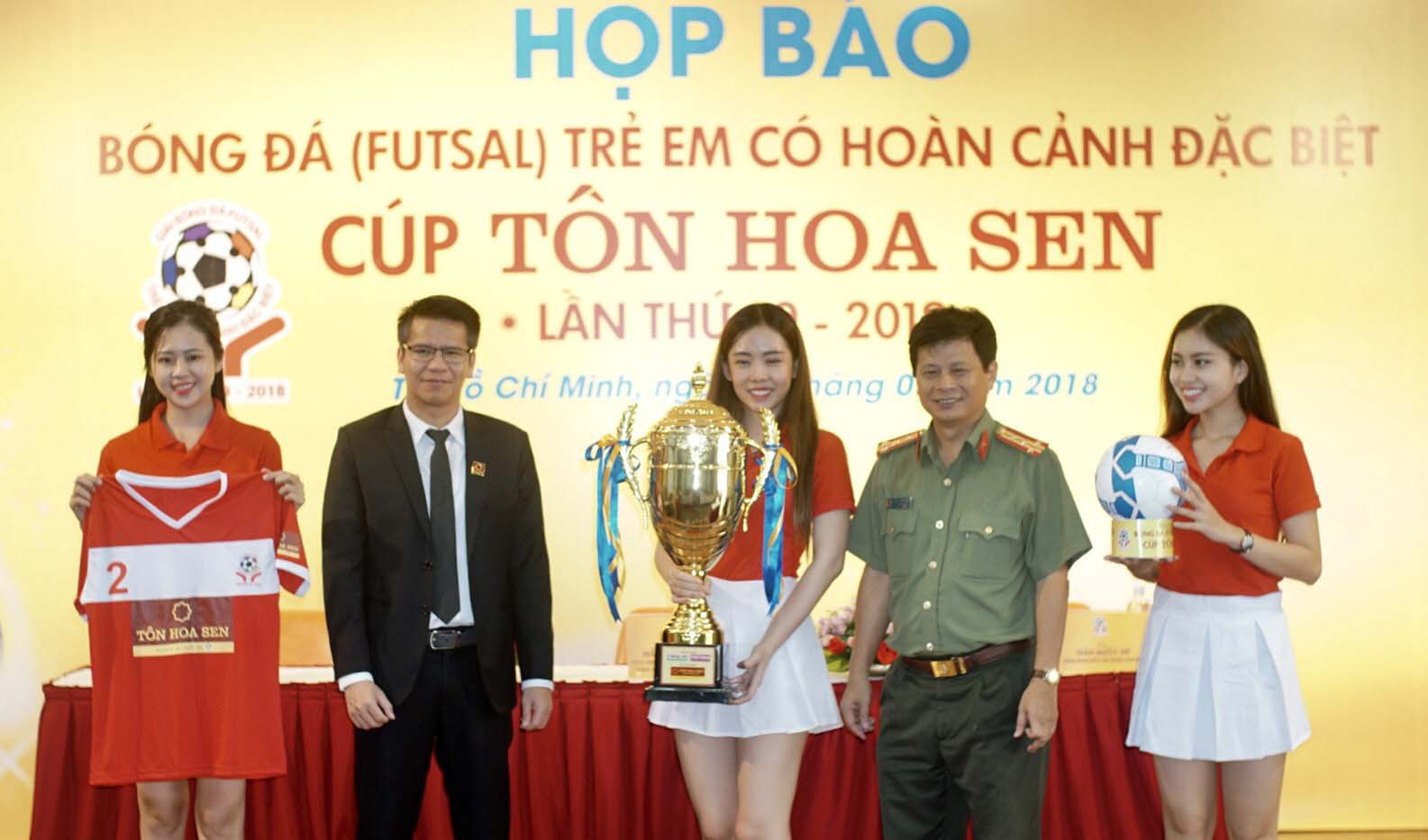 8 đội tham gia giải bóng đá trẻ em có hoàn cảnh đặc biệt