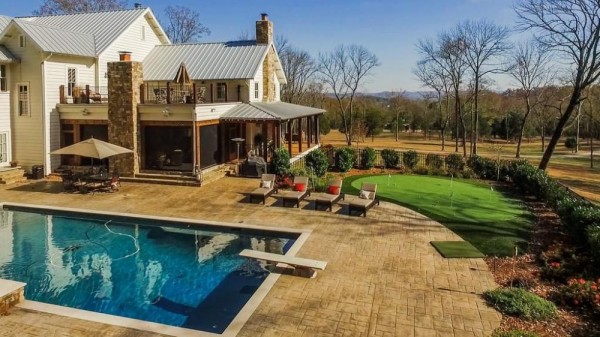 Điền trang thơ mộng rộng hơn 20.000 m2 của Miley Cyrus - Ảnh 1.