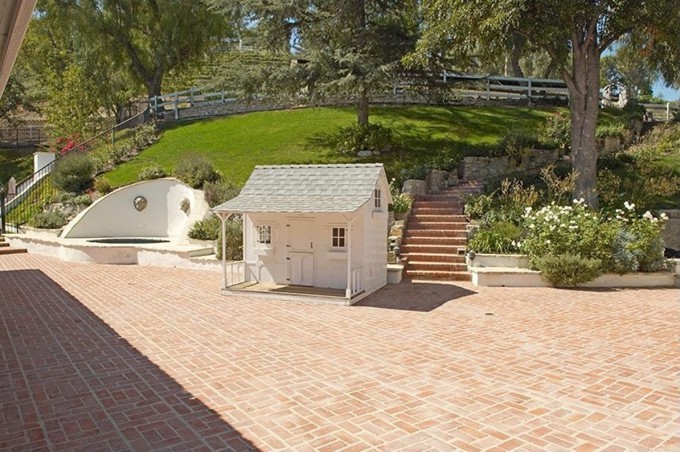 Điền trang thơ mộng rộng hơn 20.000 m2 của Miley Cyrus - Ảnh 13.