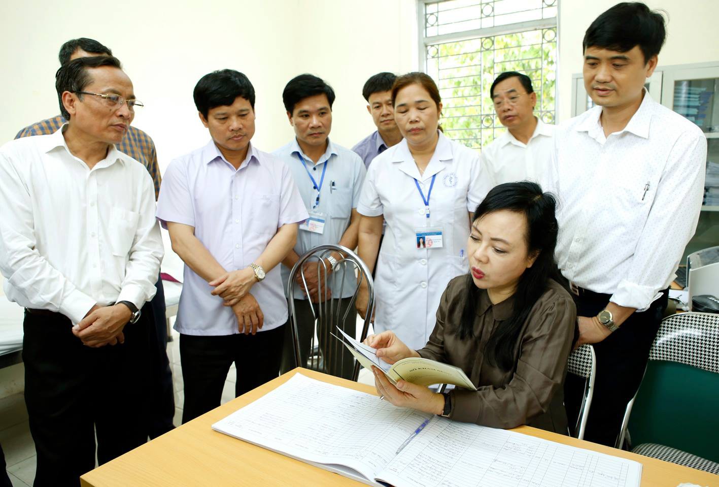 Trạm y tế x&atilde;, phường kh&ocirc;ng c&ograve;n phải kh&aacute;m&hellip; chay - Ảnh 1.