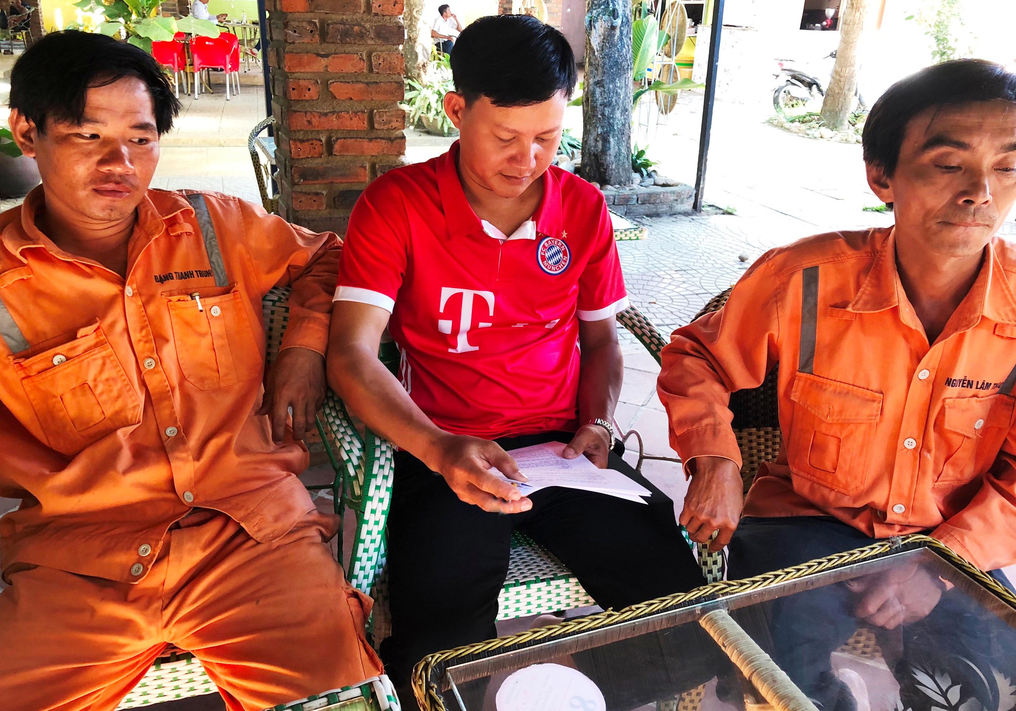 Bị đẩy ra đường vì doanh nghiệp sáp nhập
