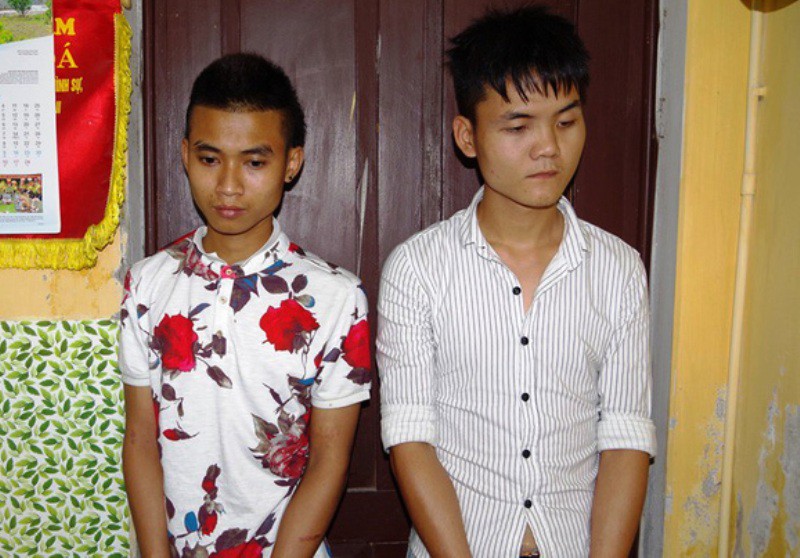 Bị kề dao vào cổ, cô giáo chỉ nơi cất giấu 61 triệu đồng, 1,7 cây vàng