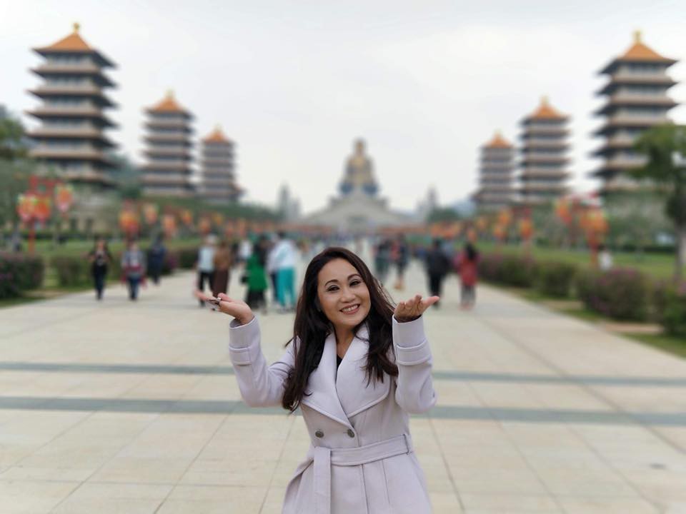 NS Thanh Hằng: "Ứa nước mắt khi nghe, má ơi ba con là ai!"