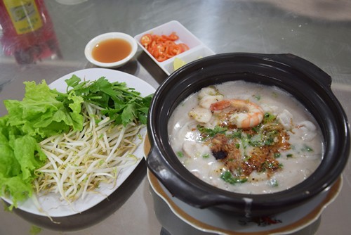 Độc lạ b&uacute;n c&aacute; thố, b&aacute;nh canh cốt dừa miền T&acirc;y ngay S&agrave;i G&ograve;n - Ảnh 2.