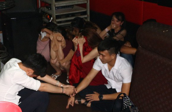 Xử phạt chủ quán karaoke để gần 80 thanh niên sử dụng ma túy