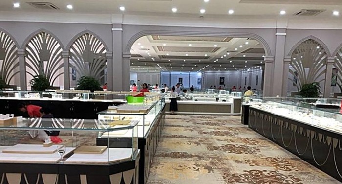 Bị phạt vì xin sản xuất nệm cao su lại đón du khách Trung Quốc trái phép