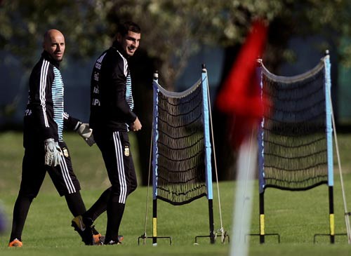 Tiến tới World Cup 2018: Argentina, Anh âu lo về "một nửa sức mạnh"
