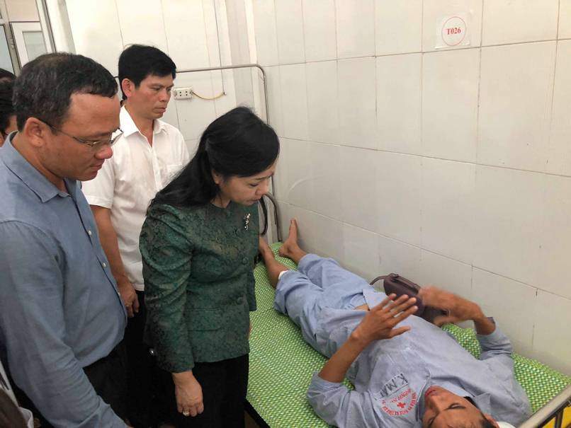 Tai nạn đường sắt kinh hoàng: Tài xế xe ben đang hôn mê - Ảnh 2.
