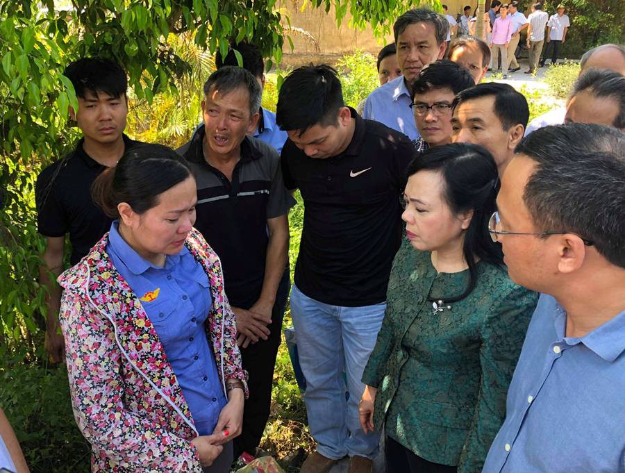 Tai nạn đường sắt kinh hoàng: Tài xế xe ben đang hôn mê - Ảnh 4.