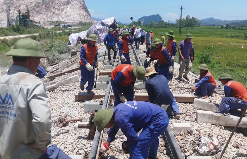 H&agrave;nh kh&aacute;ch t&agrave;u SE19 b&agrave;ng ho&agrave;ng thuật lại thời khắc xảy ra tai nạn kinh ho&agrave;ng - Ảnh 4.