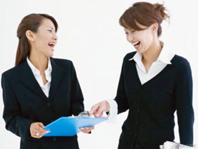 Đừng xem c&ocirc;ng sở l&agrave; chốn ri&ecirc;ng tư - Ảnh 2.