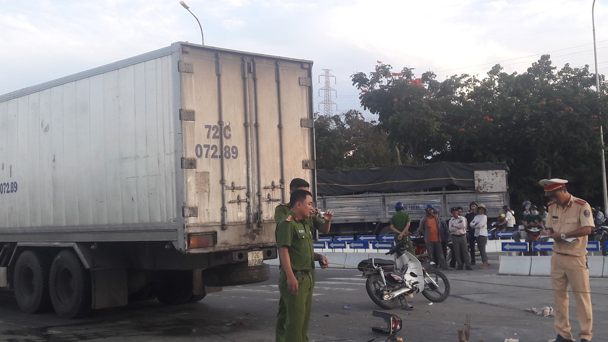 Người đàn ông chết thảm sau khi bị xe tải kéo lê hơn 20 m - Ảnh 3.