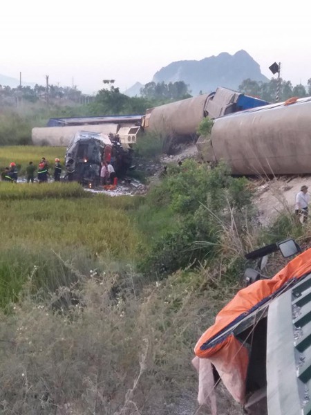 Tai nạn đường sắt kinh ho&agrave;ng, &iacute;t nhất 10 người thương vong - Ảnh 7.