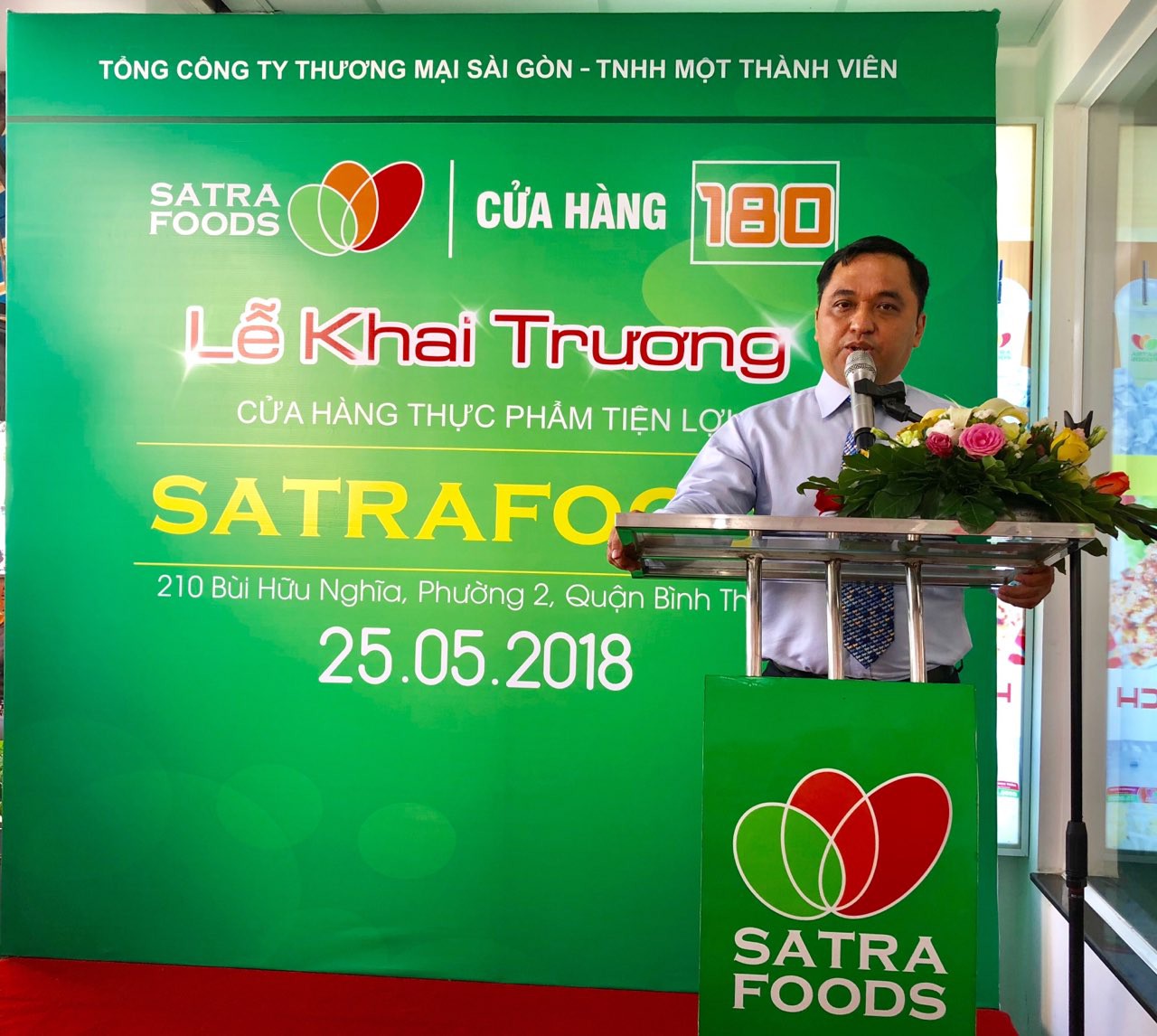 Khai trương cửa h&agrave;ng Satrafoods kết hợp b&aacute;n thức ăn nhanh - Ảnh 1.