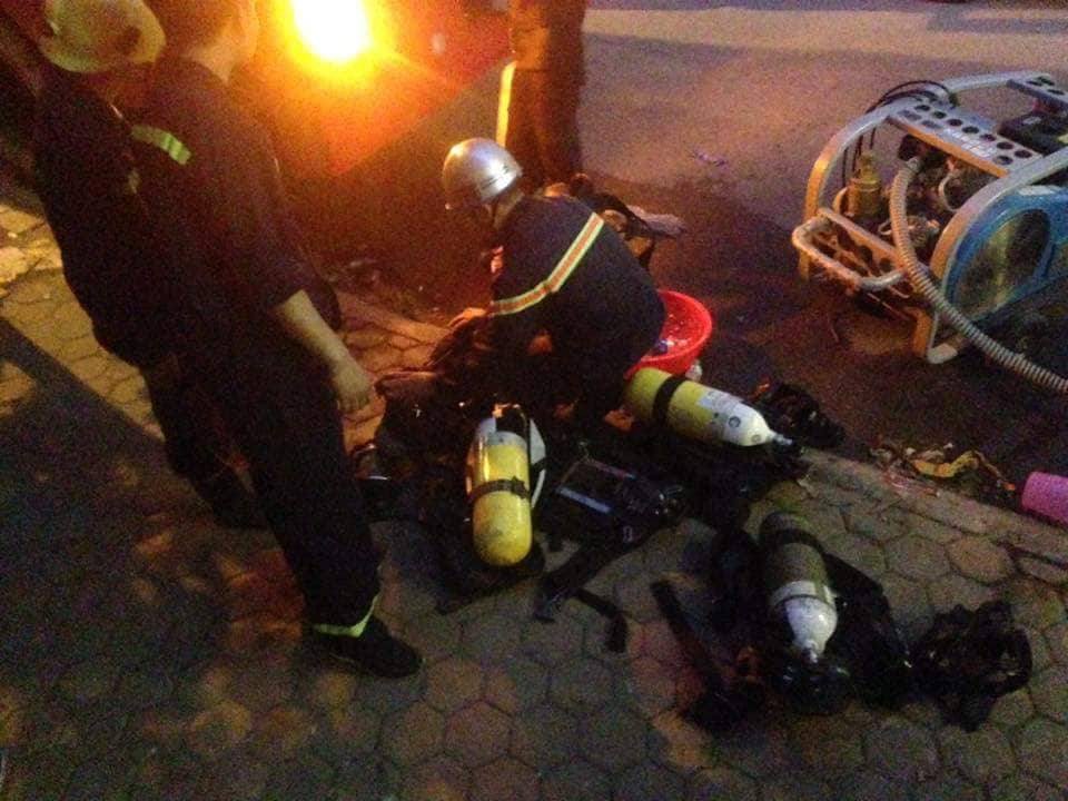 Cháy tòa nhà 23 tầng ở Hà Nội, hàng trăm cư dân bỏ chạy tán loạn