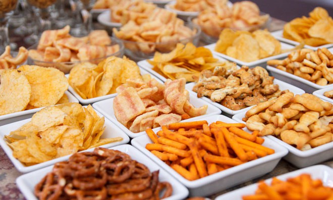 Người Việt chi ngàn tỉ mua bánh snack