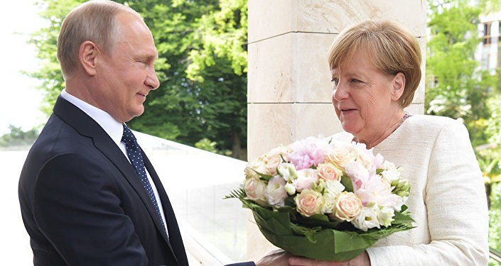 Quyền lực hoa hồng lợi hại của &ocirc;ng Putin - Ảnh 3.