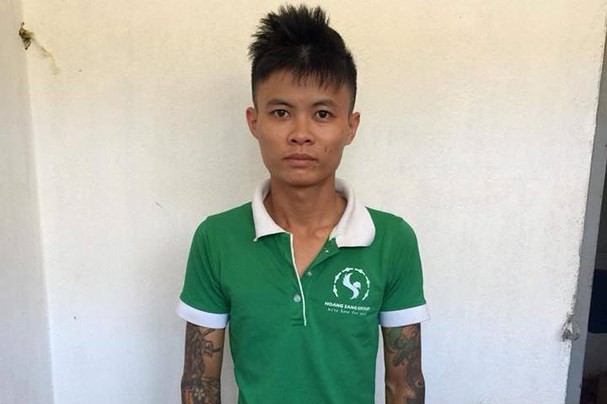 Phá cửa thông gió buồng giam, trốn truy nã, ra ngoài lấy vợ