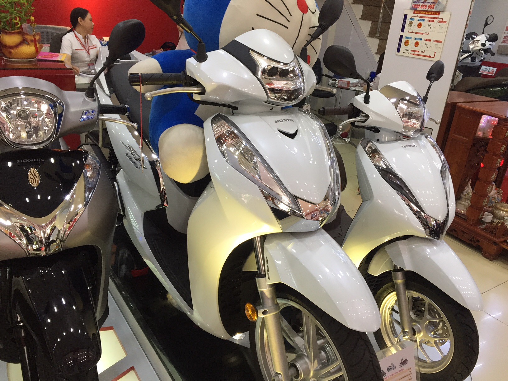 Lãnh đạo Honda "hứa" sẽ kéo giá xe tay ga xuống gần với đề xuất