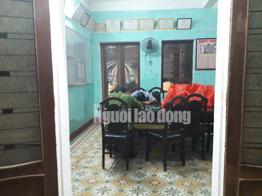2 tàu tông nhau trực diện: Công an lấy lời khai lái tàu - Ảnh 1.