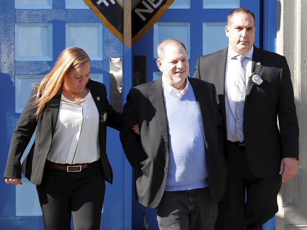 Bị tố hiếp dâm, ông trùm Hollywood Harvey Weinstein đầu thú