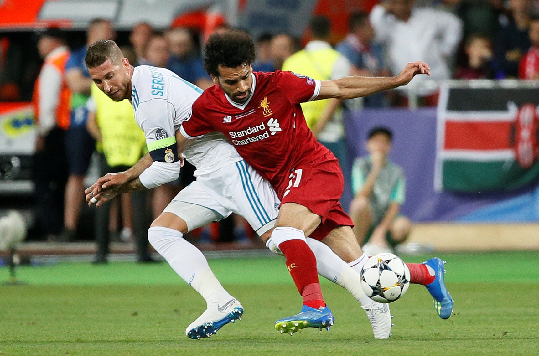 Ramos c&oacute; cố &yacute; triệt hạ Salah? - Ảnh 4.