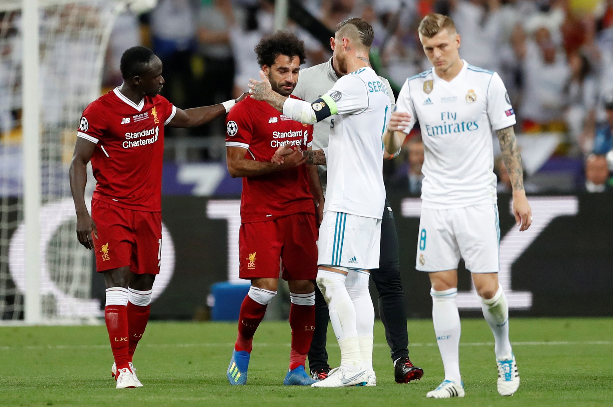 Ramos c&oacute; cố &yacute; triệt hạ Salah? - Ảnh 3.