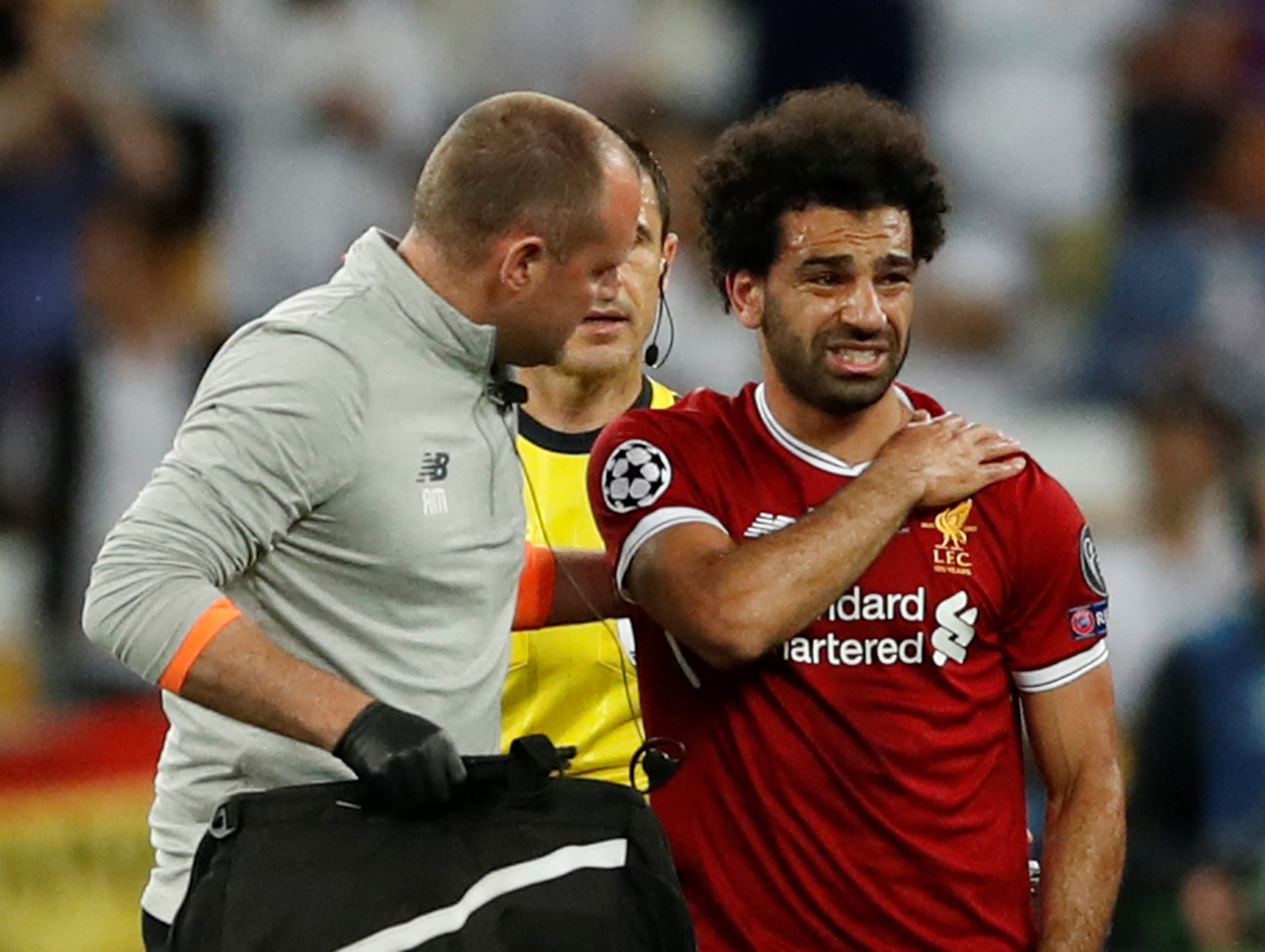 Ramos c&oacute; cố &yacute; triệt hạ Salah? - Ảnh 2.