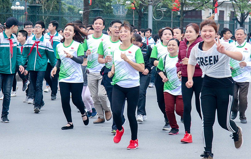 300 đoàn viên CĐ dự hội thao