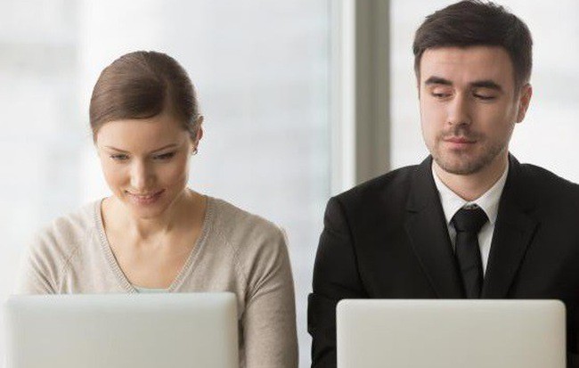 Bị đồng nghiệp cướp công, nên làm thế nào?