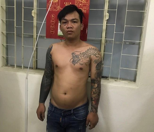 Bắt được kẻ giật d&acirc;y chuyền nh&acirc;n vi&ecirc;n Tổng L&atilde;nh sự Nga tại TP HCM - Ảnh 1.