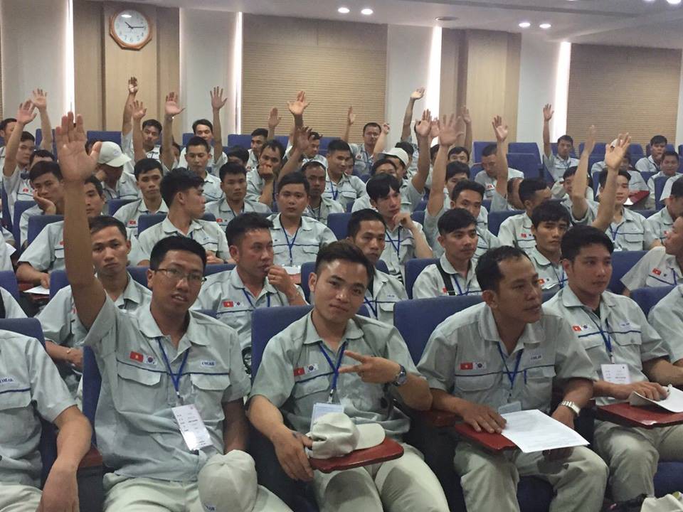 Lao động Việt Nam ở nước ngo&agrave;i đối diện nhiều rủi ro - Ảnh 1.