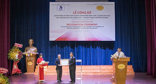HUFLIT đạt chứng nhận kiểm định chất lượng