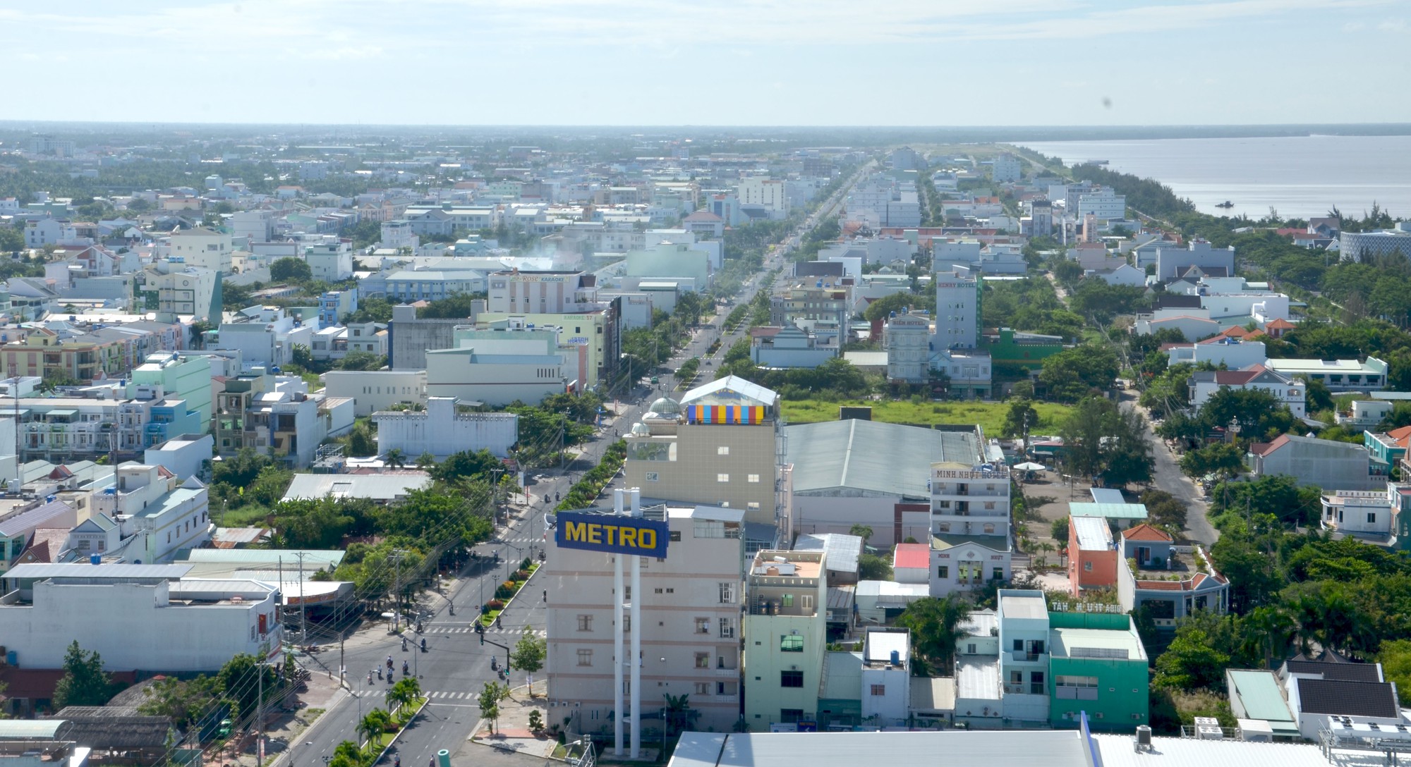Ngỡ ng&agrave;ng với khu lấn biển vịnh Rạch Gi&aacute; - Ảnh 1.
