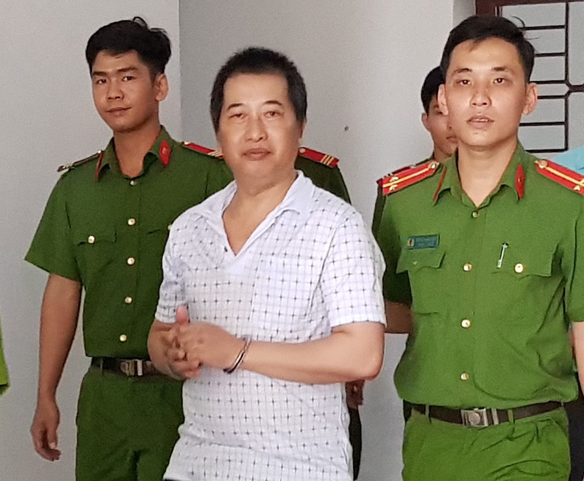 Thủ kho “ăn” hơn 2.600 bao phân của công ty