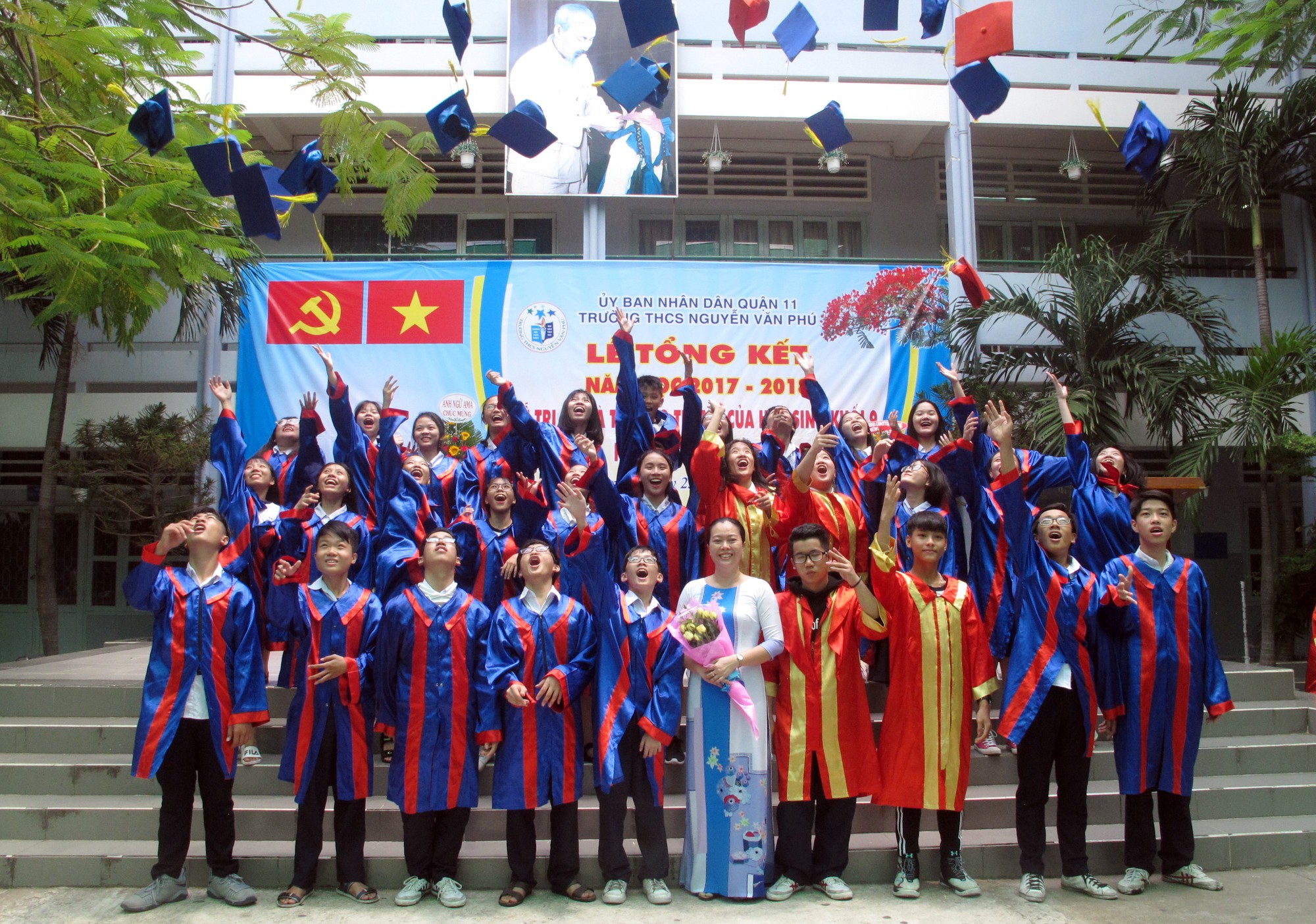Học sinh lớp 9 lưu luyến chia tay bạn b&egrave;, bước v&agrave;o m&ugrave;a thi - Ảnh 16.