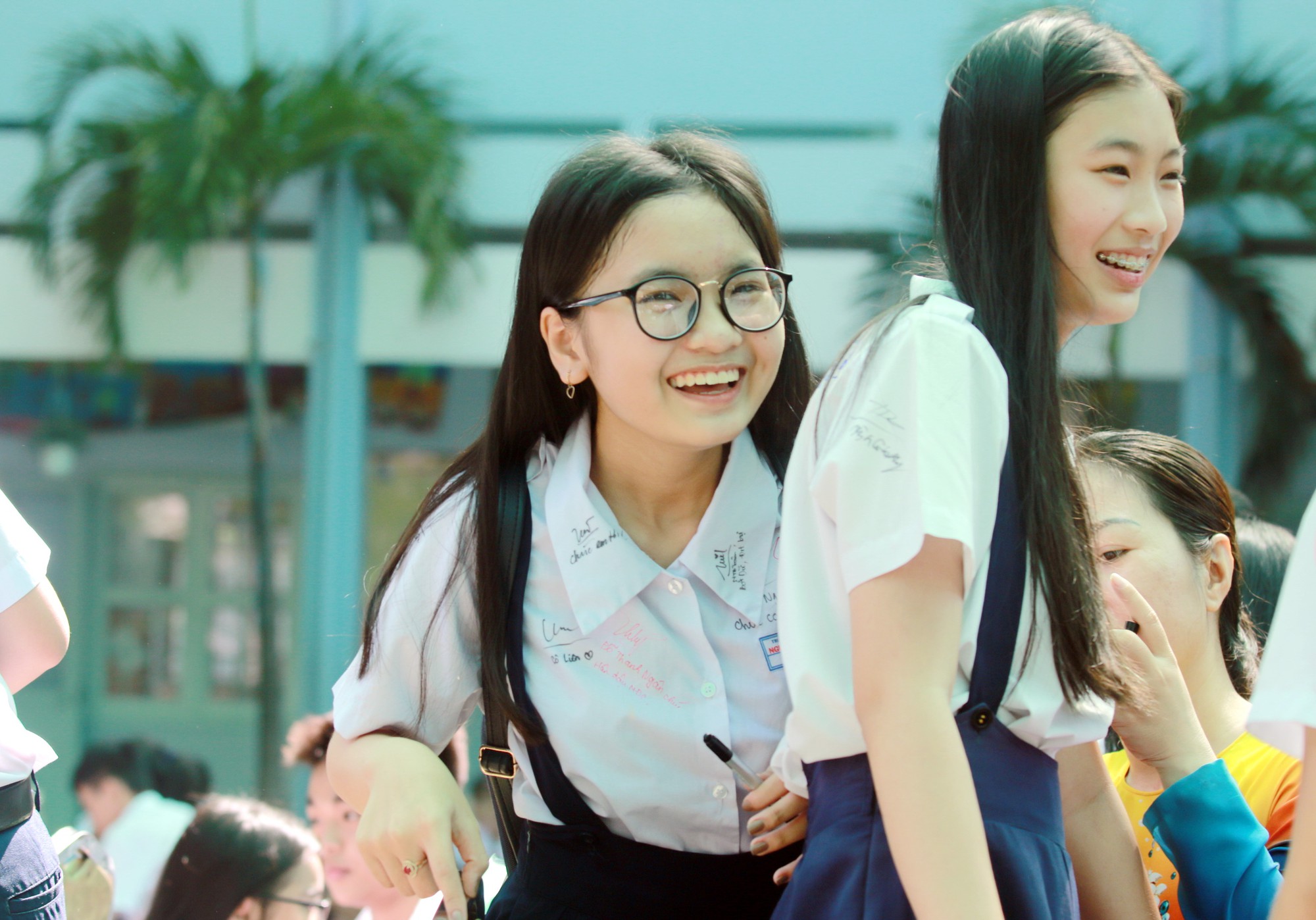 Học sinh lớp 9 lưu luyến chia tay bạn b&egrave;, bước v&agrave;o m&ugrave;a thi - Ảnh 11.