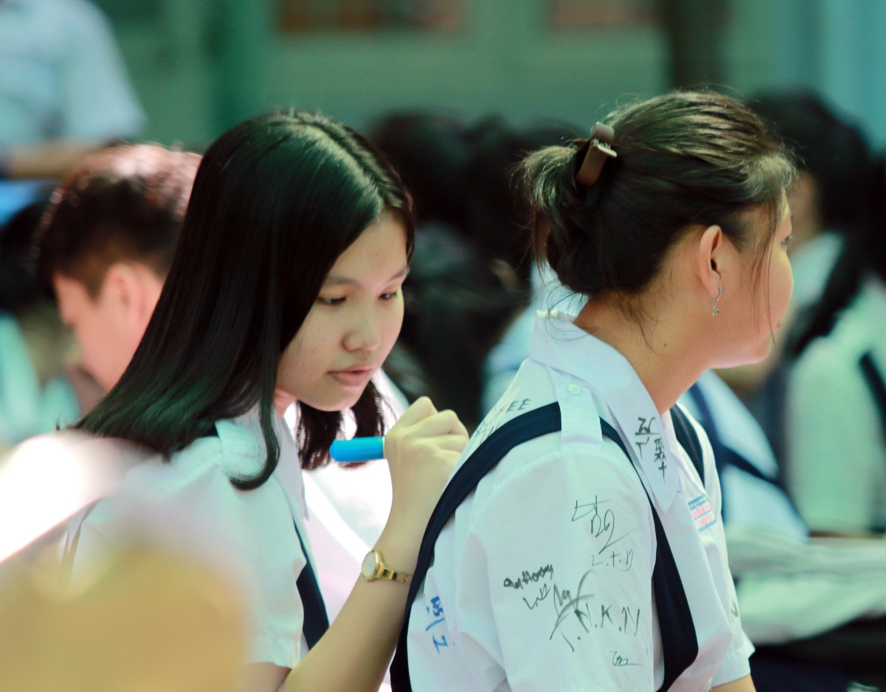 Học sinh lớp 9 lưu luyến chia tay bạn b&egrave;, bước v&agrave;o m&ugrave;a thi - Ảnh 12.
