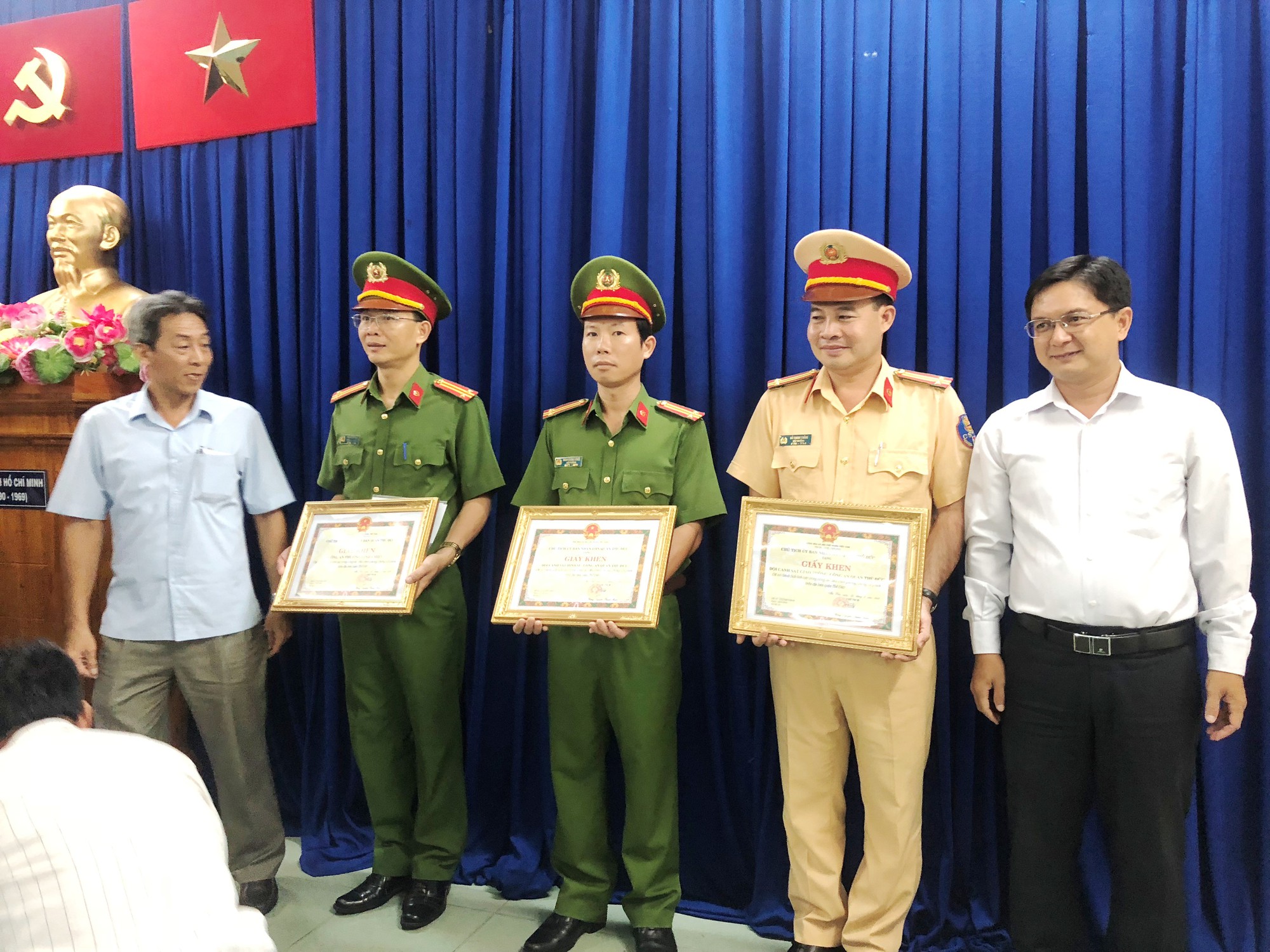 Tình tiết bất ngờ về 2 tên cướp đâm 3 người truy bắt ở Thủ Đức - Ảnh 2.
