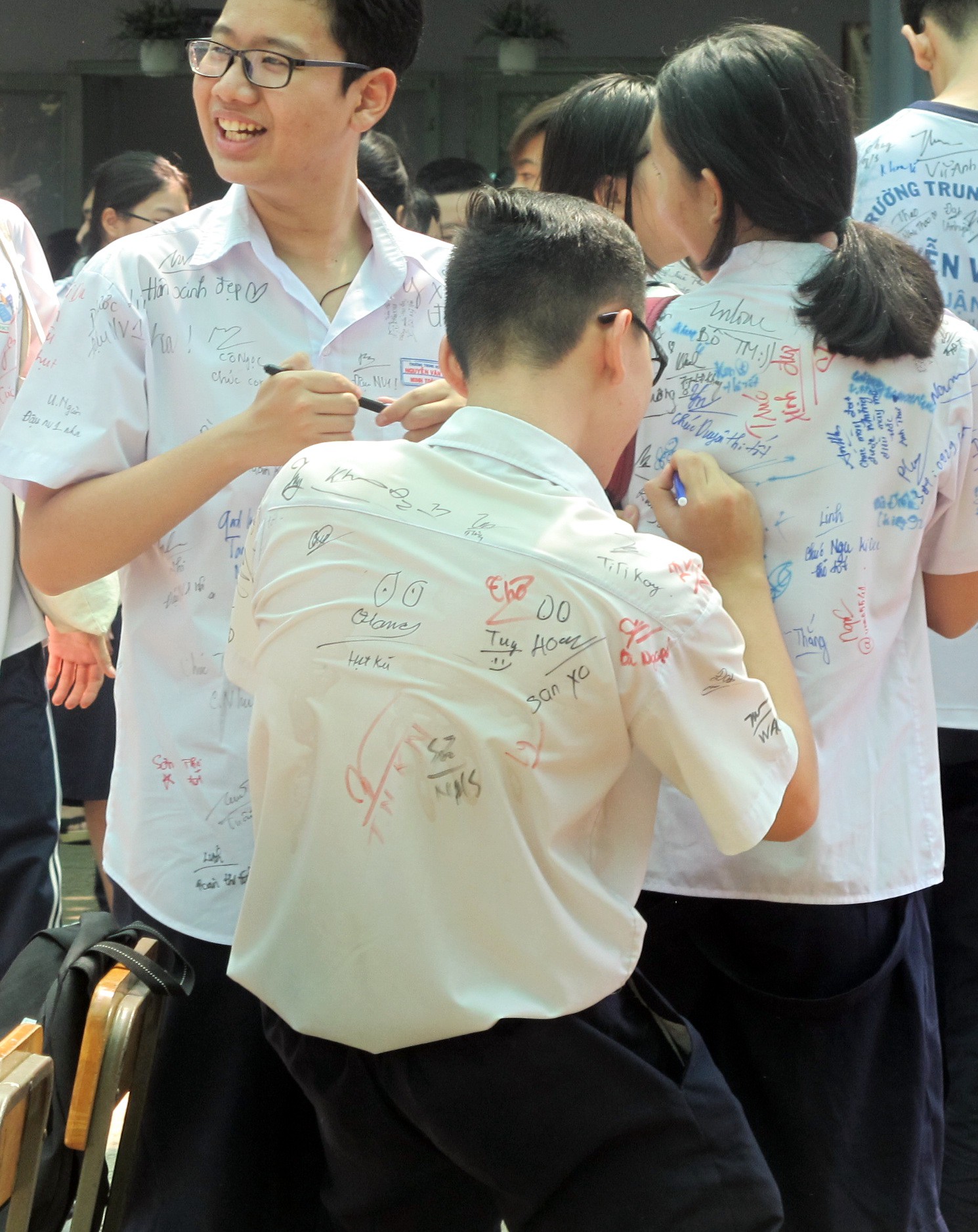Học sinh lớp 9 lưu luyến chia tay bạn b&egrave;, bước v&agrave;o m&ugrave;a thi - Ảnh 8.