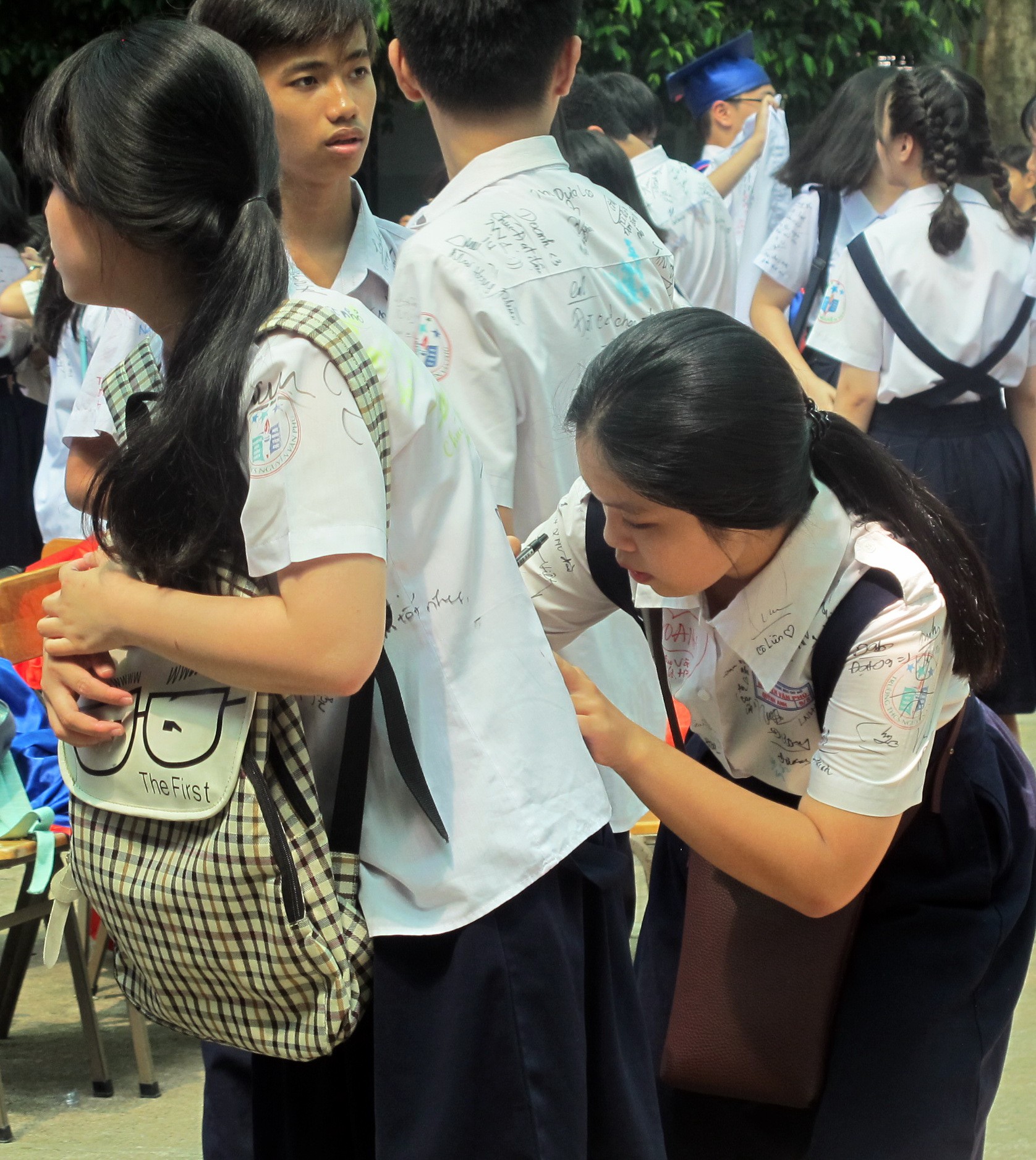 Học sinh lớp 9 lưu luyến chia tay bạn b&egrave;, bước v&agrave;o m&ugrave;a thi - Ảnh 6.