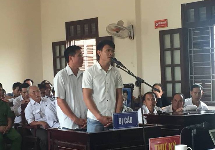 Vì một con chim, em vợ và anh rể cùng dắt nhau vào tù