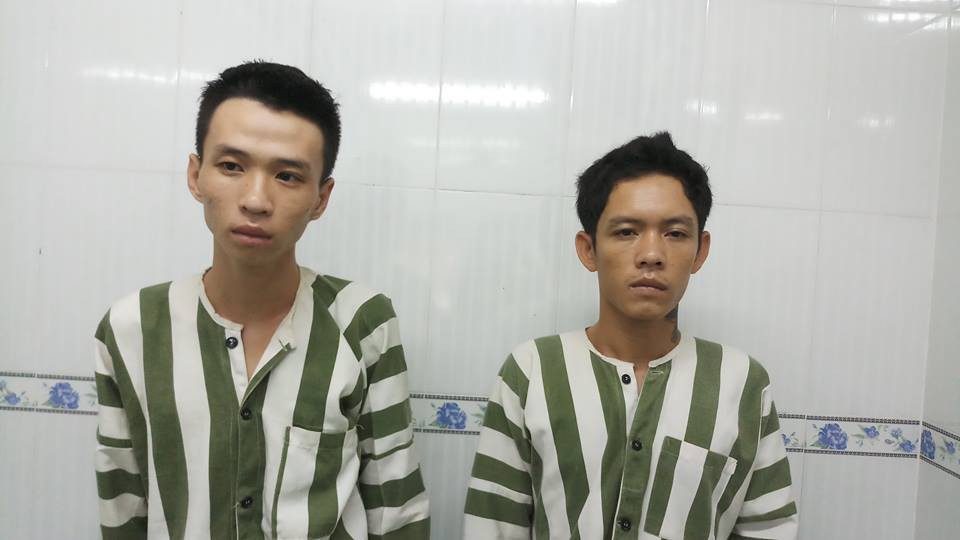 Bị truy đuổi, hai kẻ cướp giật dí dao chống công an