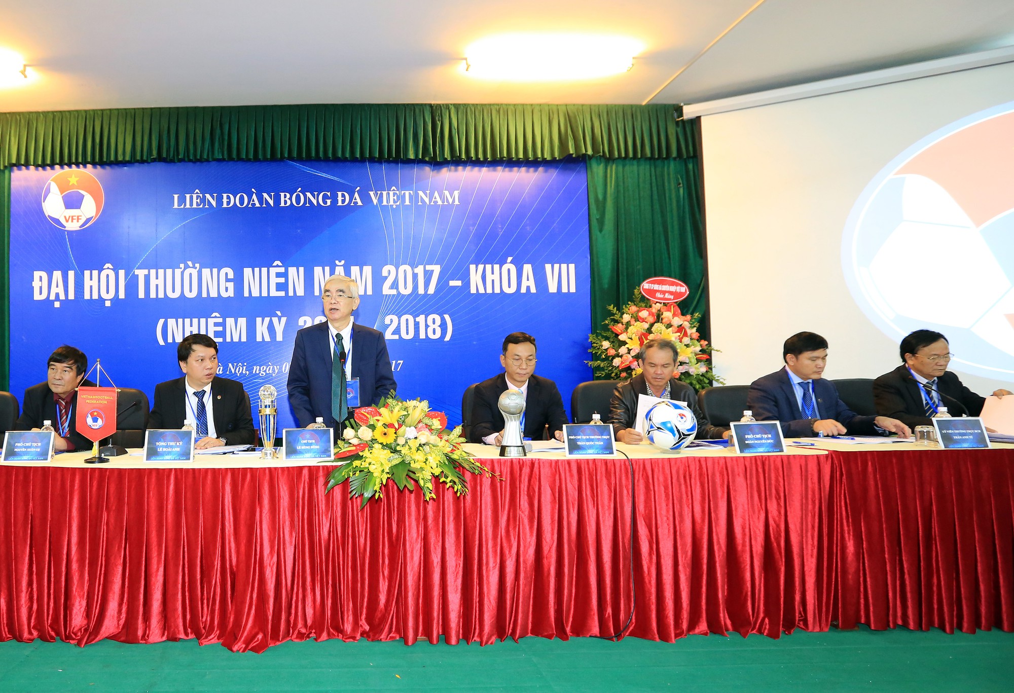 Ông Gụ từ chức, VFF cũng cần sòng phẳng