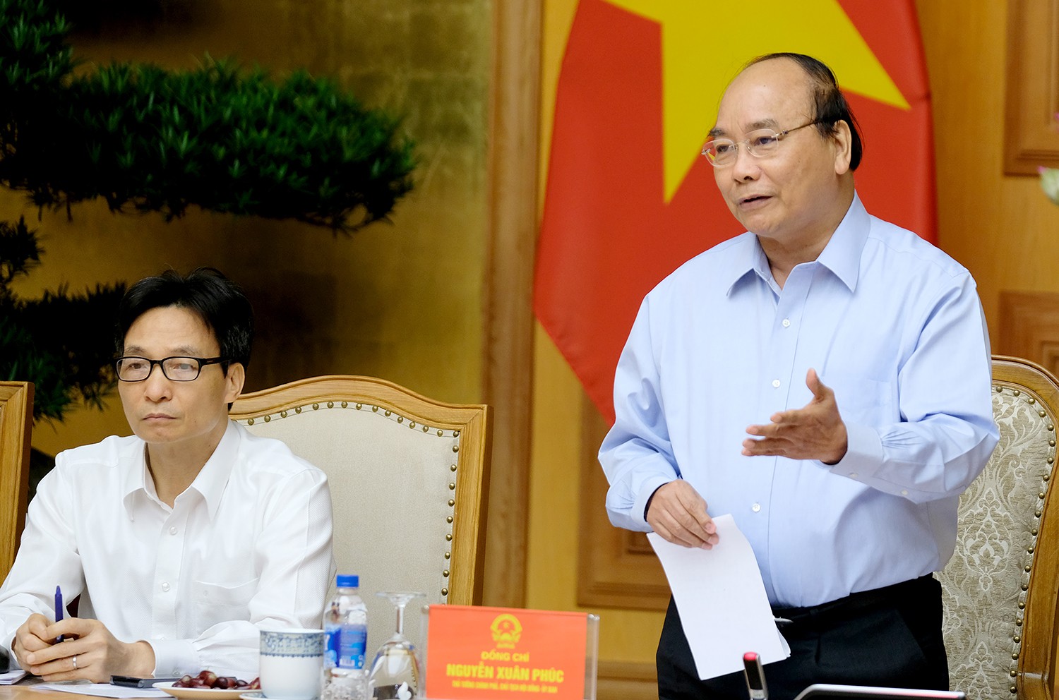 Không hạ chuẩn xét giáo sư