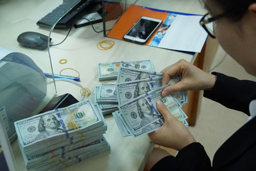 Ứng phó với biến động tỉ giá