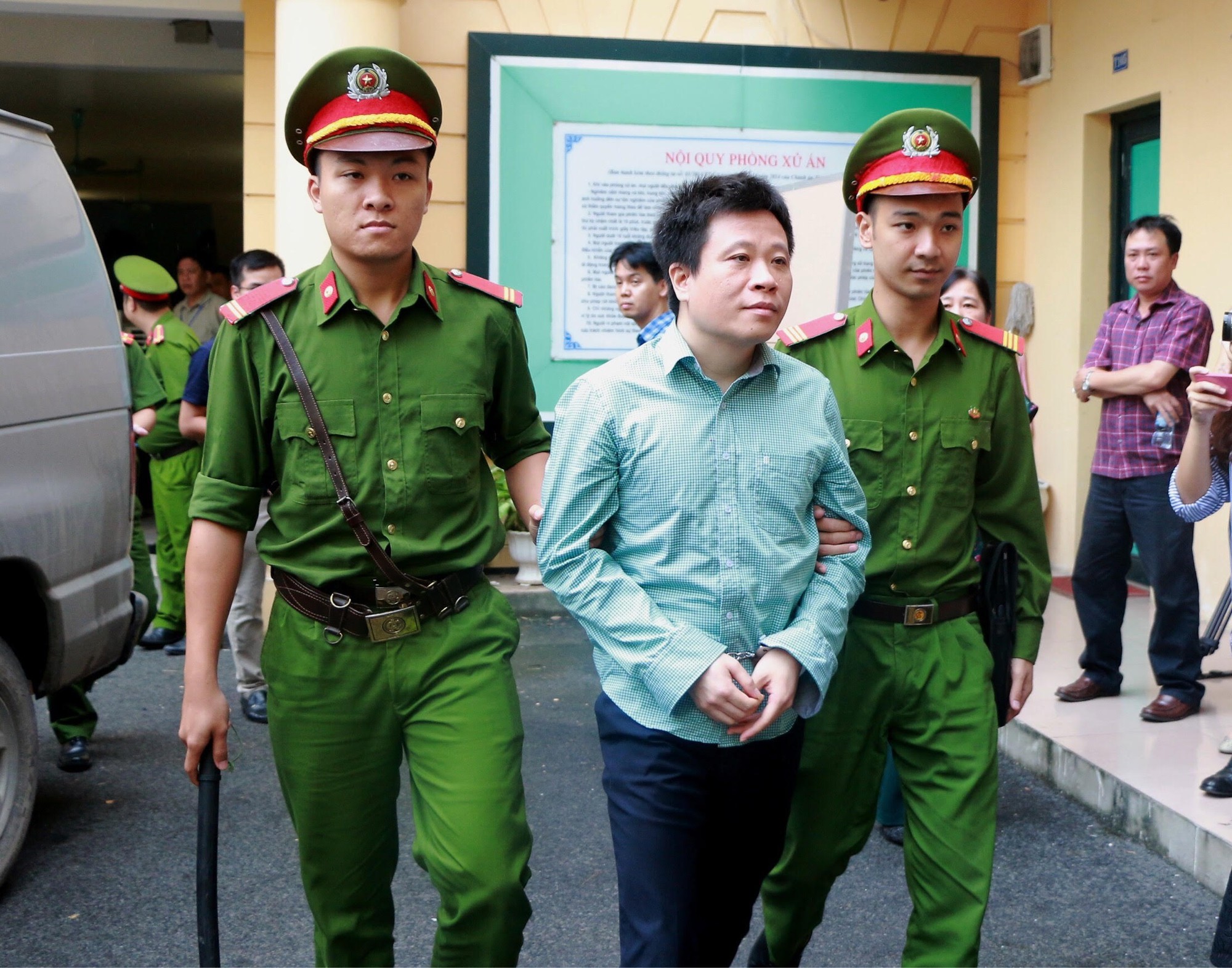 Thất thoát tài sản nhà nước