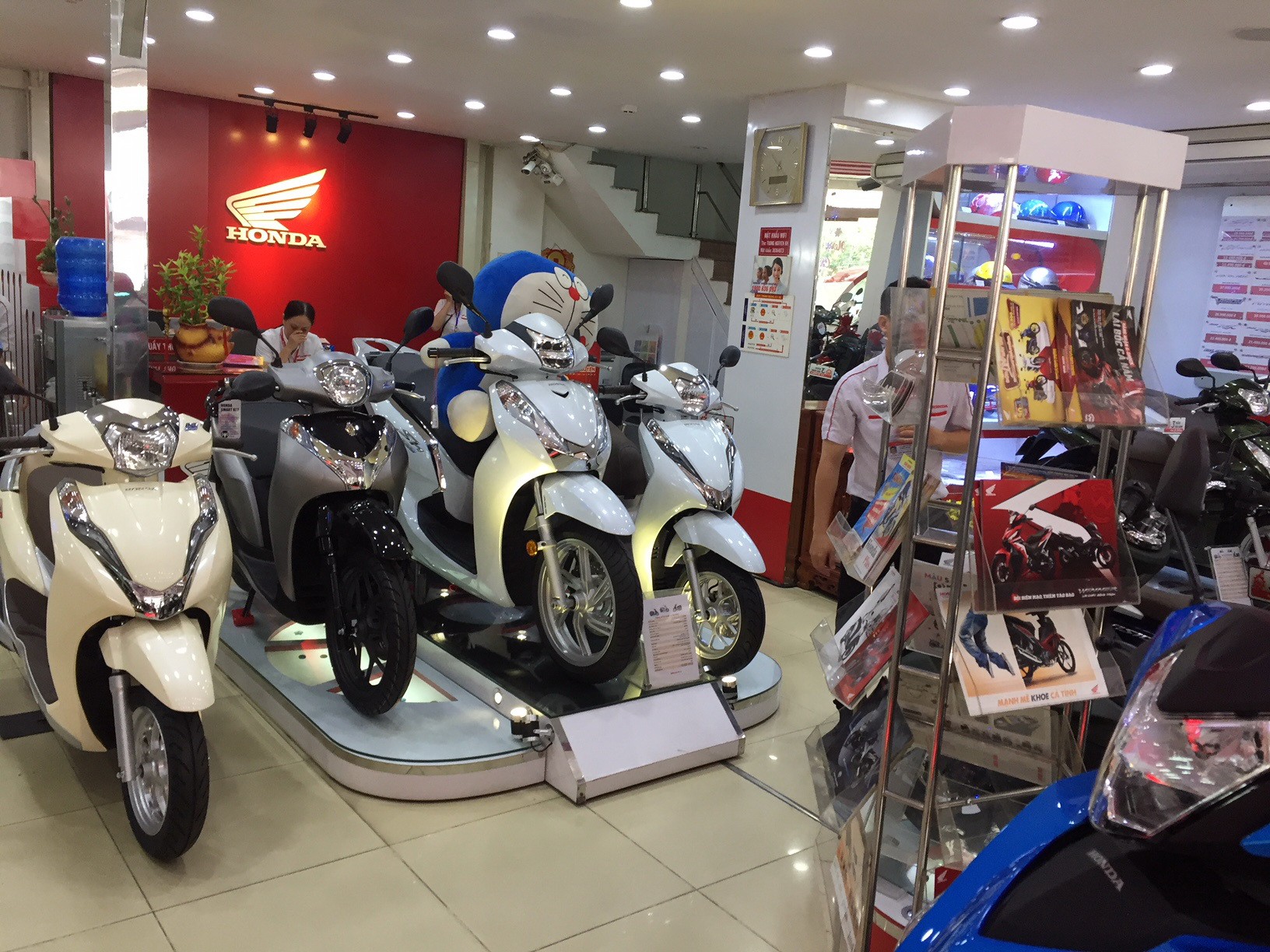 L&atilde;nh đạo Honda hứa sẽ k&eacute;o gi&aacute; xe gi&aacute; tay ga xuống gần với đề xuất - Ảnh 1.